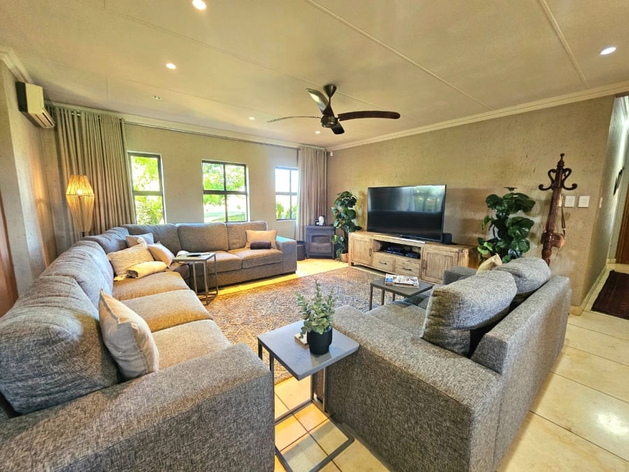 5 Bedroom Property for Sale in Grimbeeck Park North West
